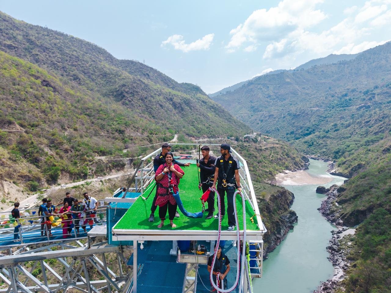 Panoramic scene of the bungy setup beside the Ganga